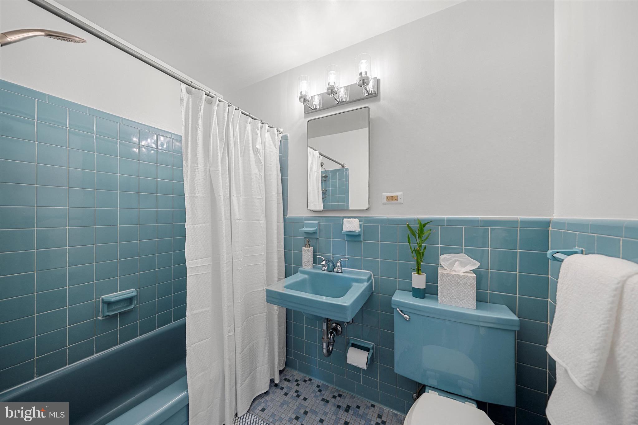 CARLYN PLACE - Residential