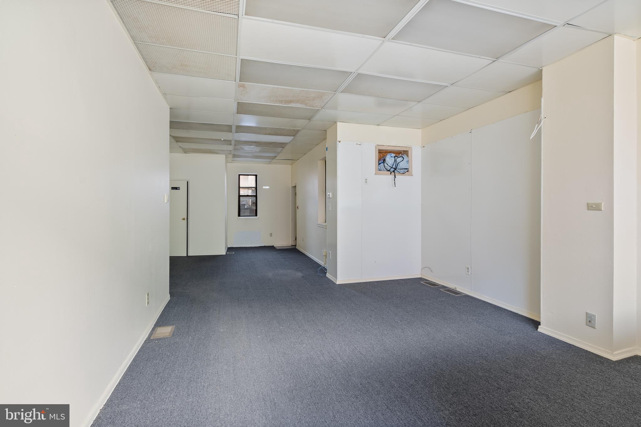 QUEEN VILLAGE - Residential Income