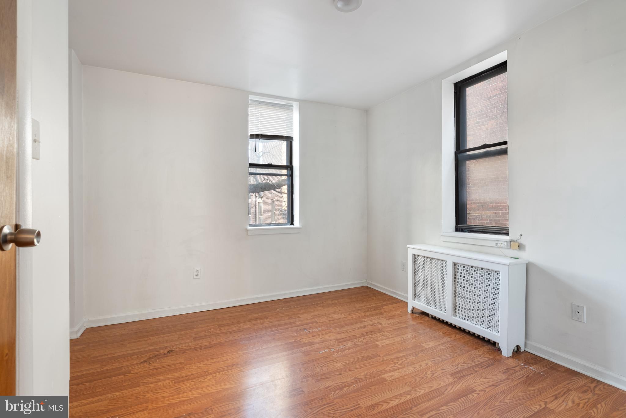 QUEEN VILLAGE - Residential Income