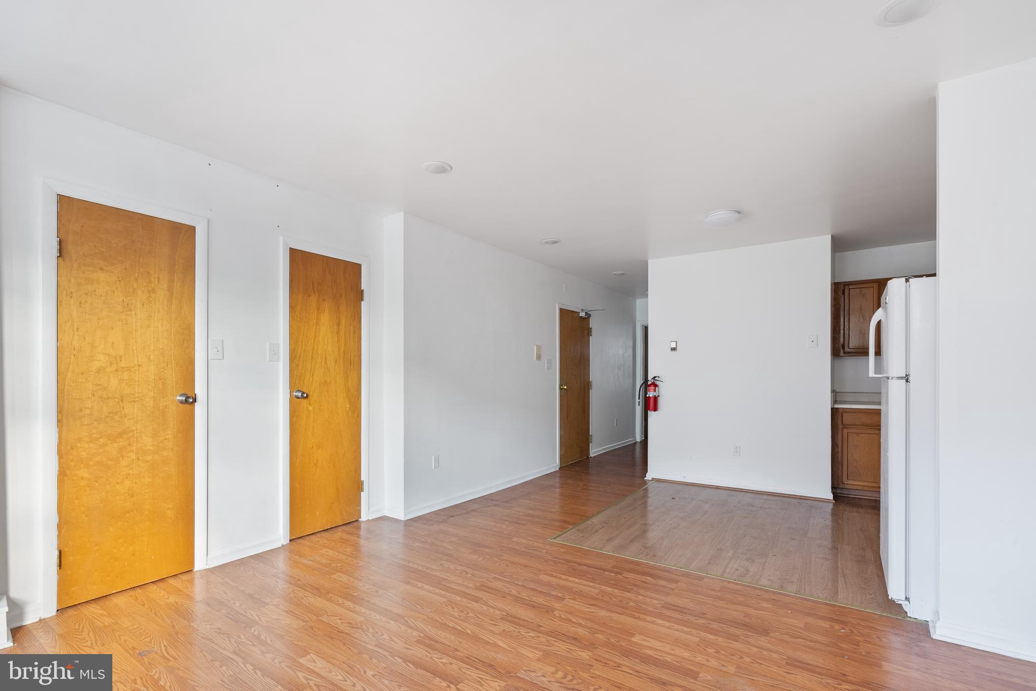 QUEEN VILLAGE - Residential Income