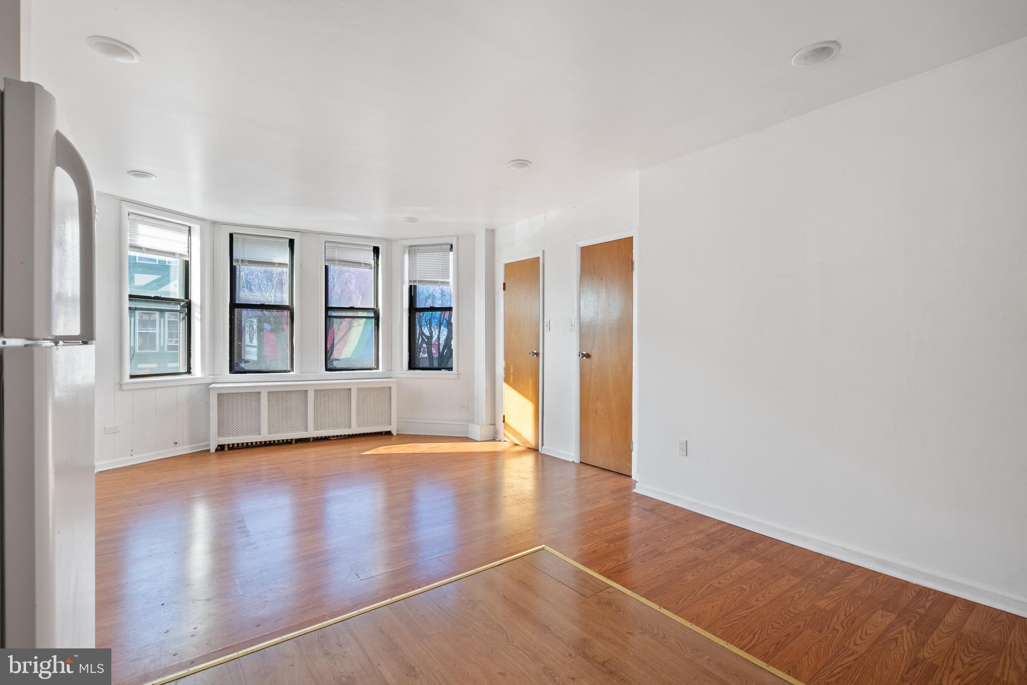 QUEEN VILLAGE - Residential Income