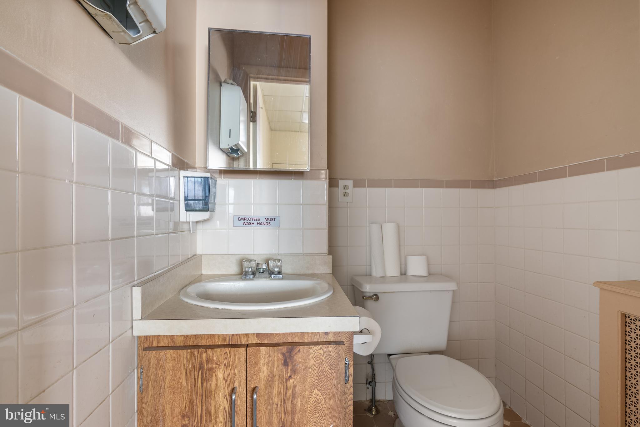 QUEEN VILLAGE - Residential Income