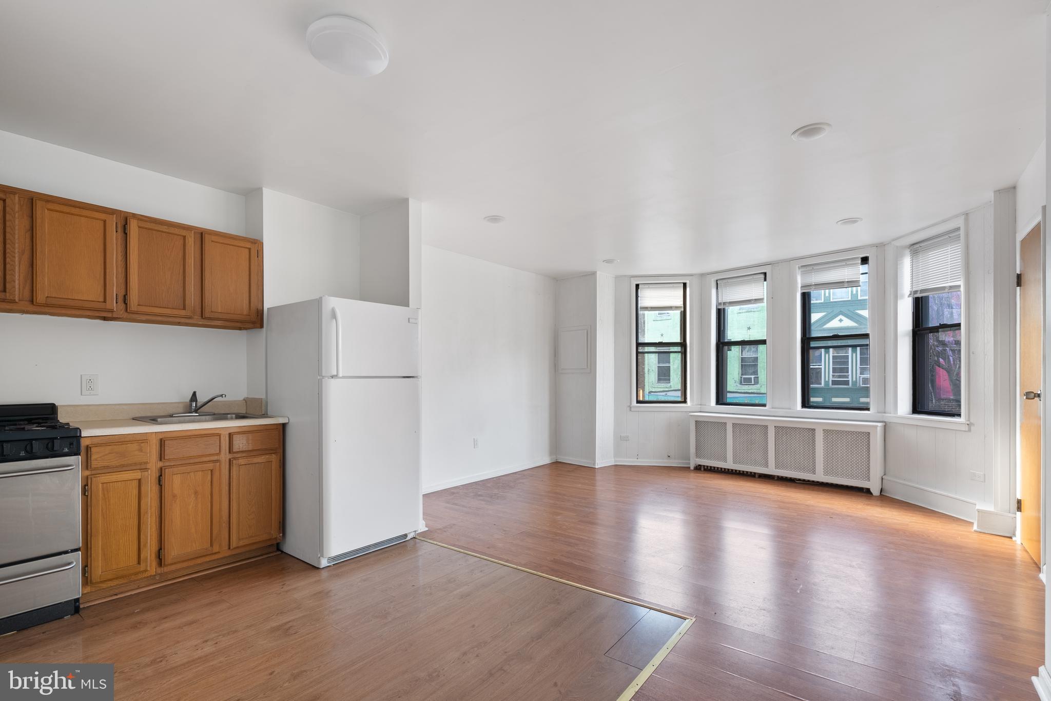 QUEEN VILLAGE - Residential Income