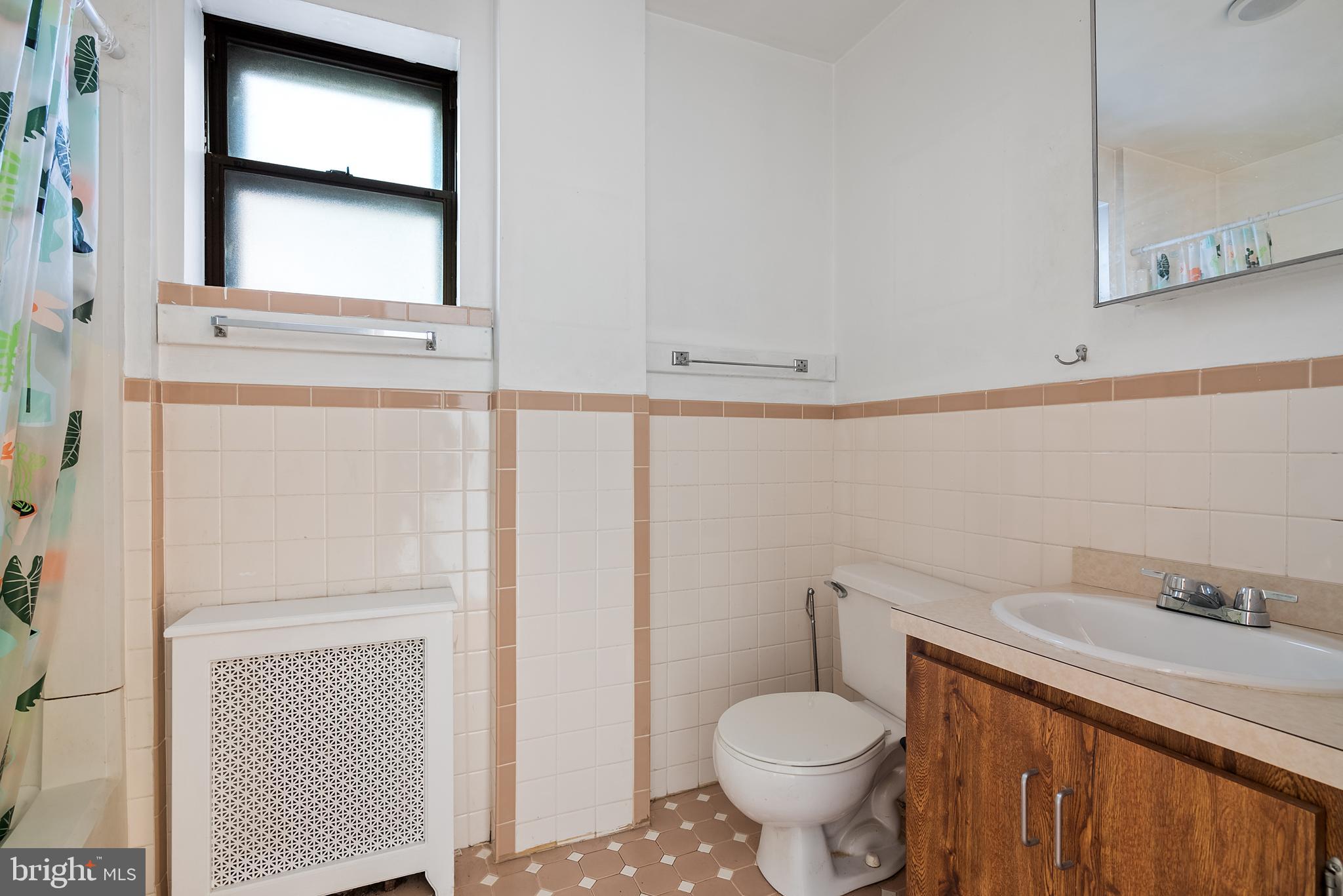 QUEEN VILLAGE - Residential Income