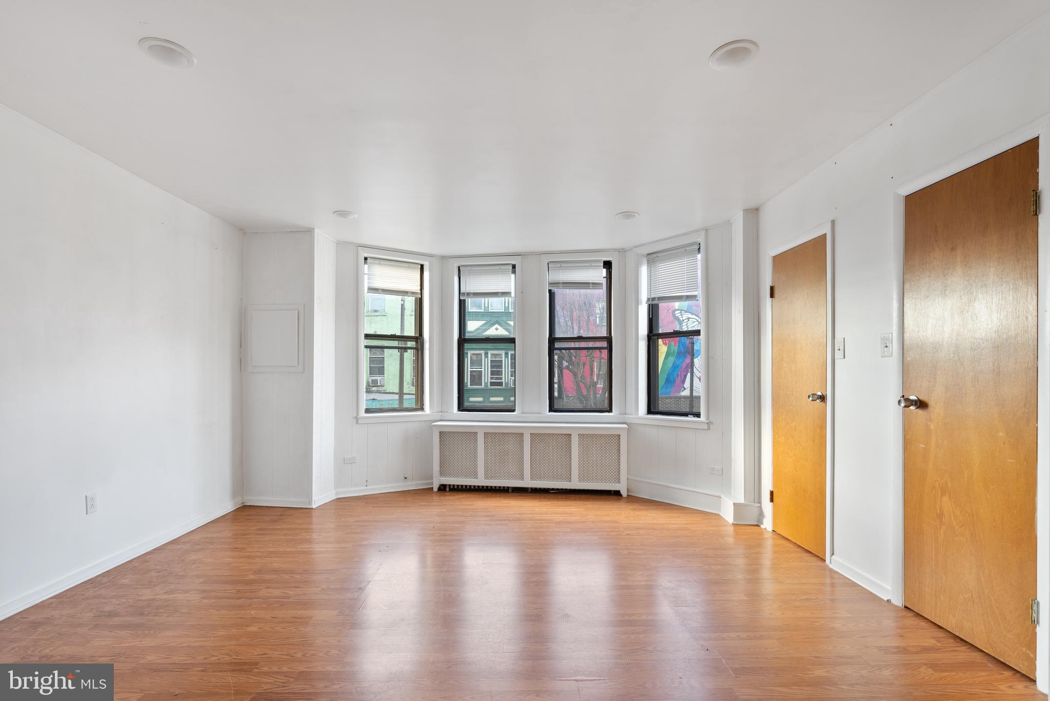 QUEEN VILLAGE - Residential Income