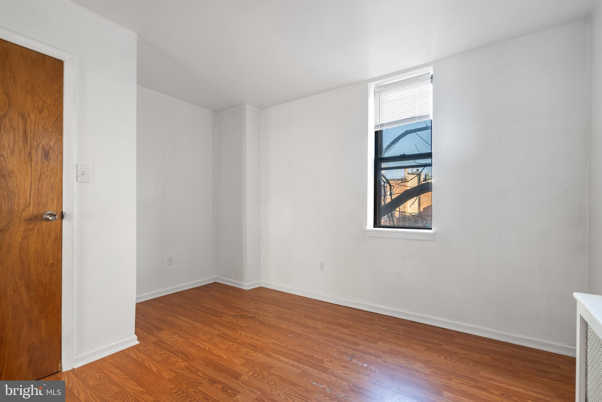 QUEEN VILLAGE - Residential Income