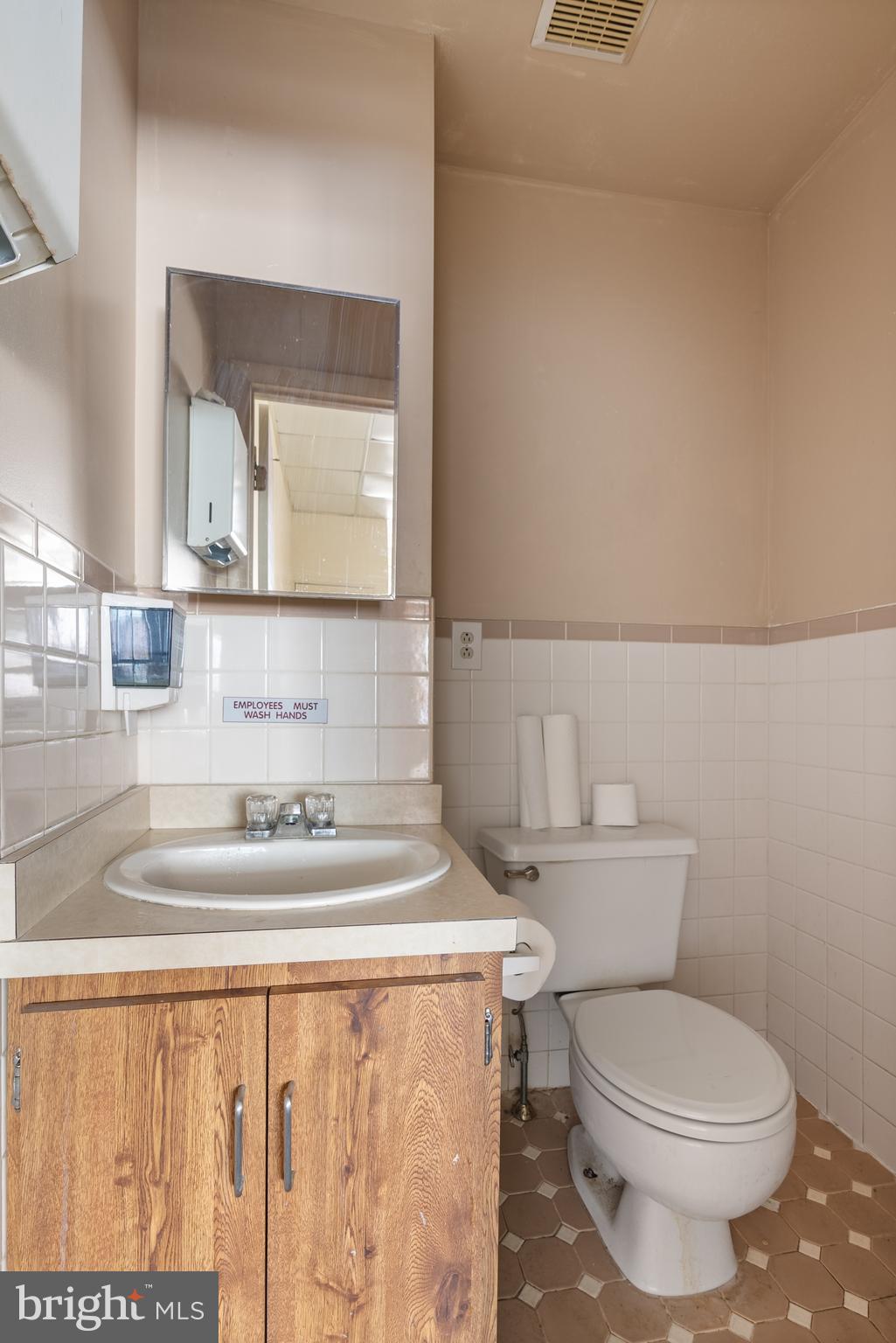 QUEEN VILLAGE - Residential Income