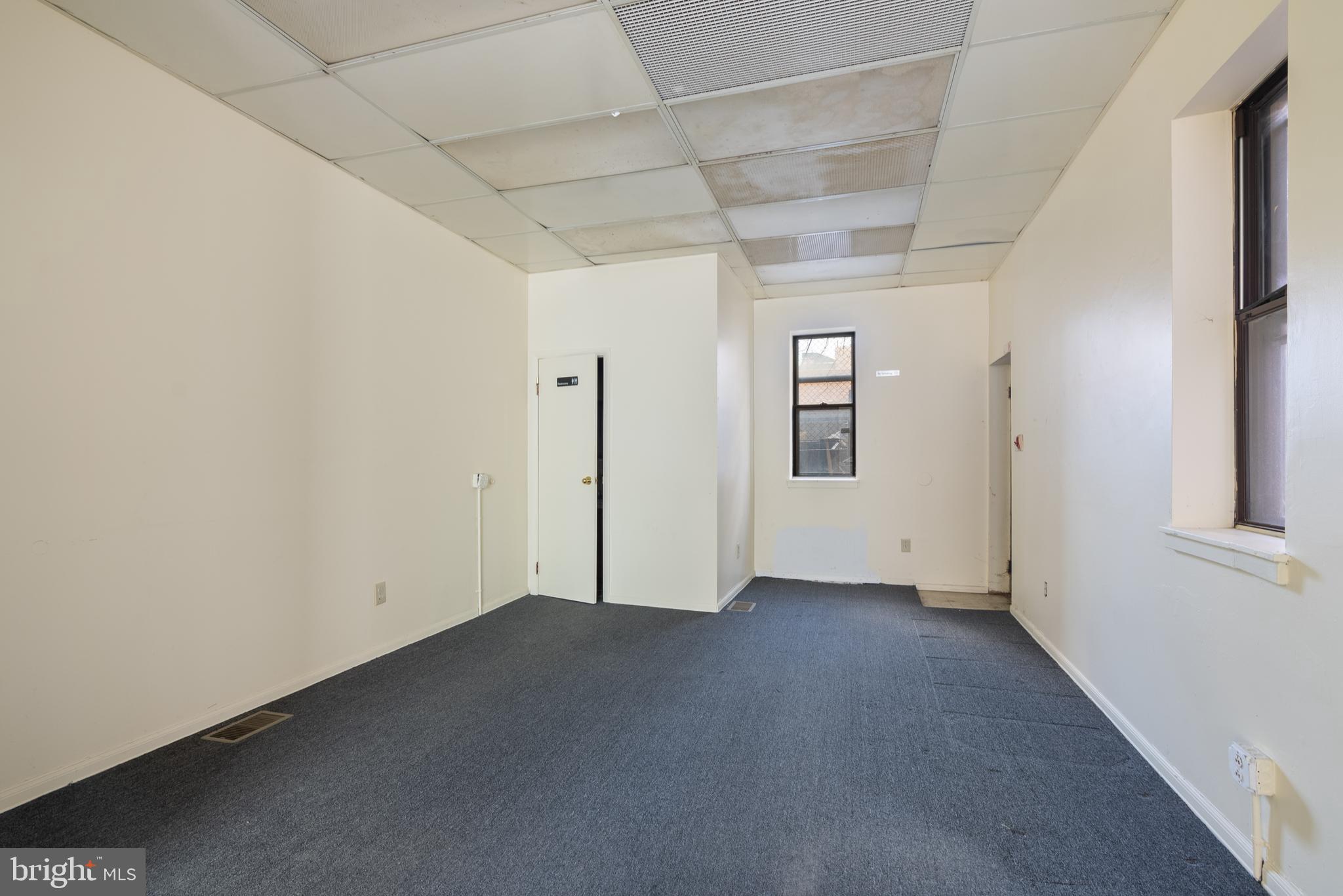 QUEEN VILLAGE - Residential Income