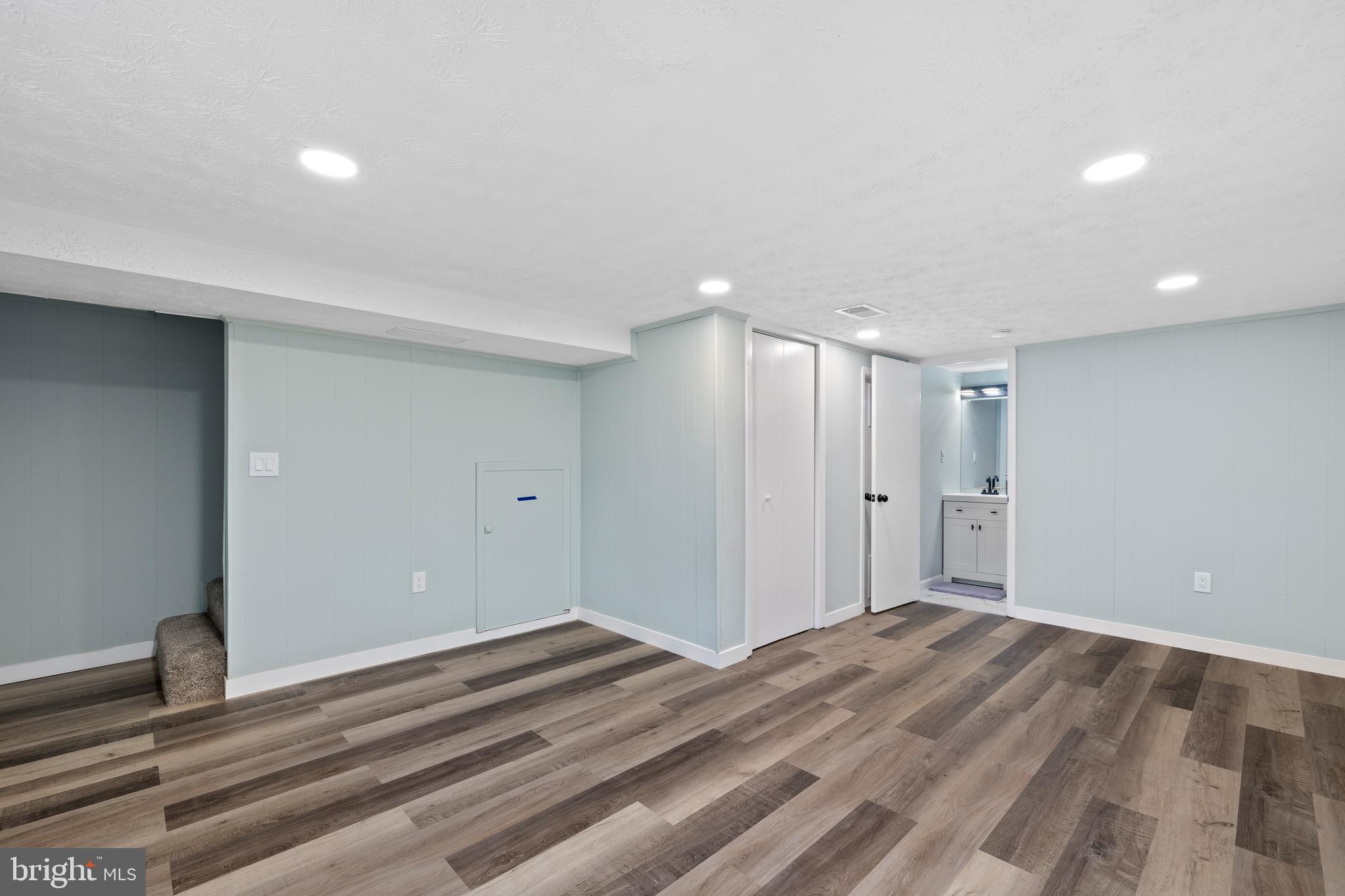 WOOD MANOR - Residential