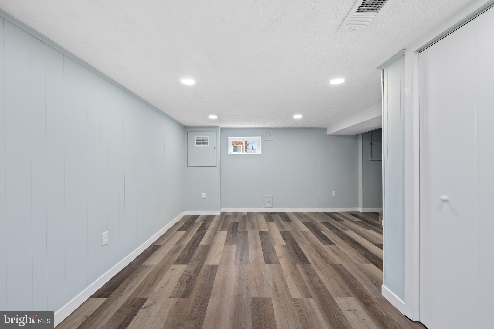 WOOD MANOR - Residential