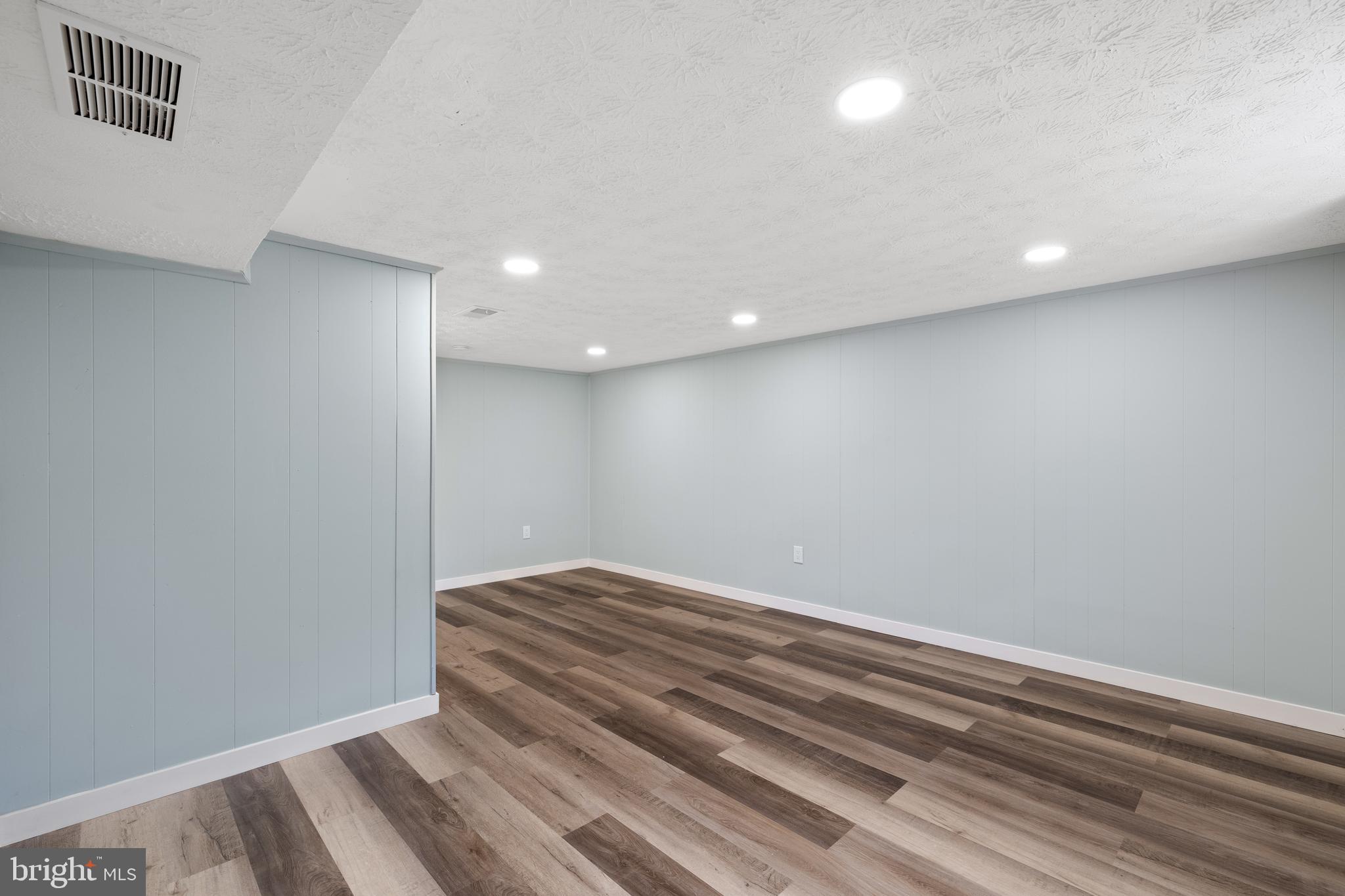 WOOD MANOR - Residential