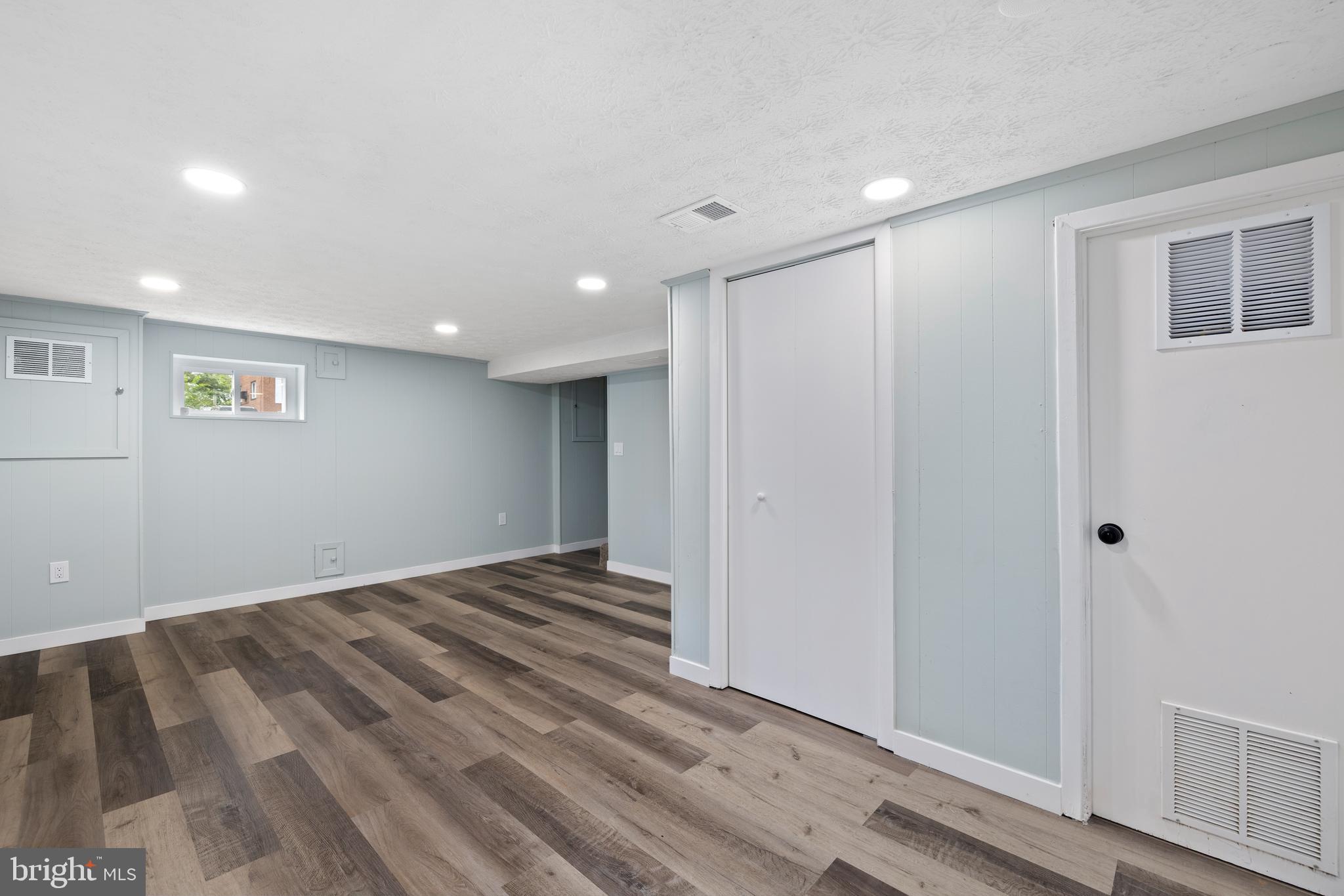 WOOD MANOR - Residential