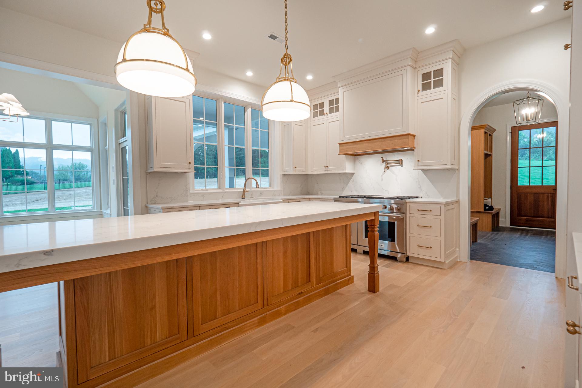 1339 CAROLANNES WAY NL