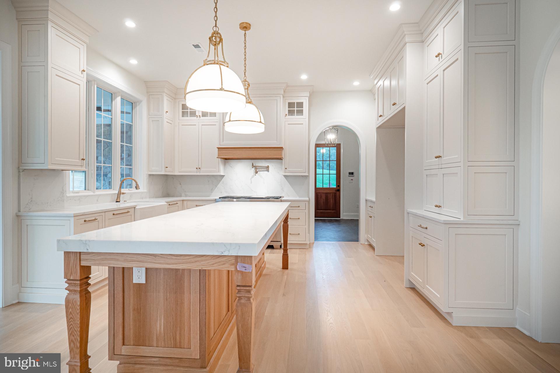 1339 CAROLANNES WAY NL