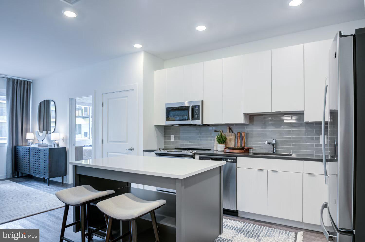 503-29 N COLUMBUS BOULEVARD 1518