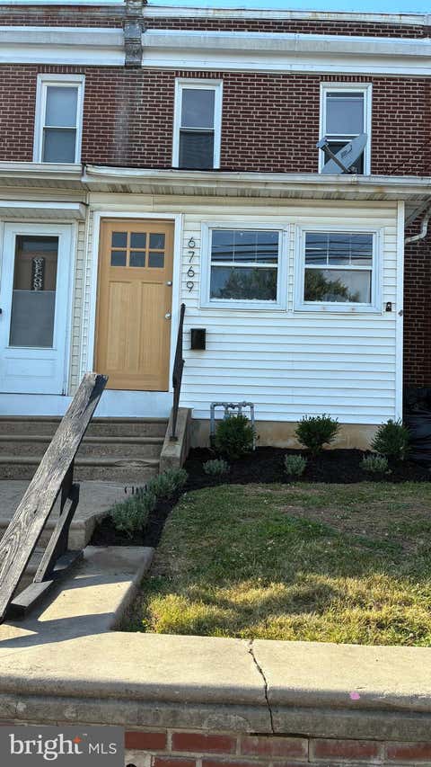 Townhouse For Sale - 6769 Perry Avenue<br/> UPPER DARBY, PA 19082