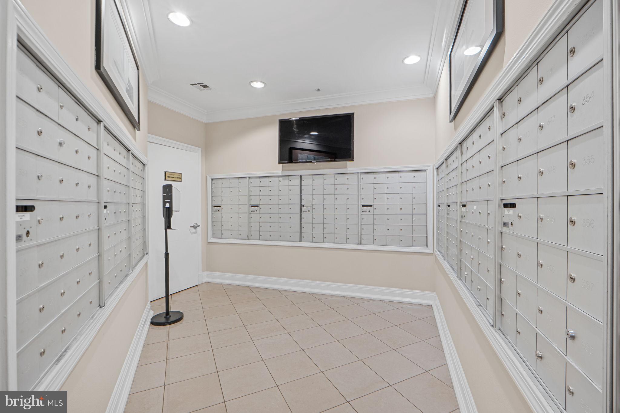 SAVOY AT RESTON TOWN CENTER - Residential