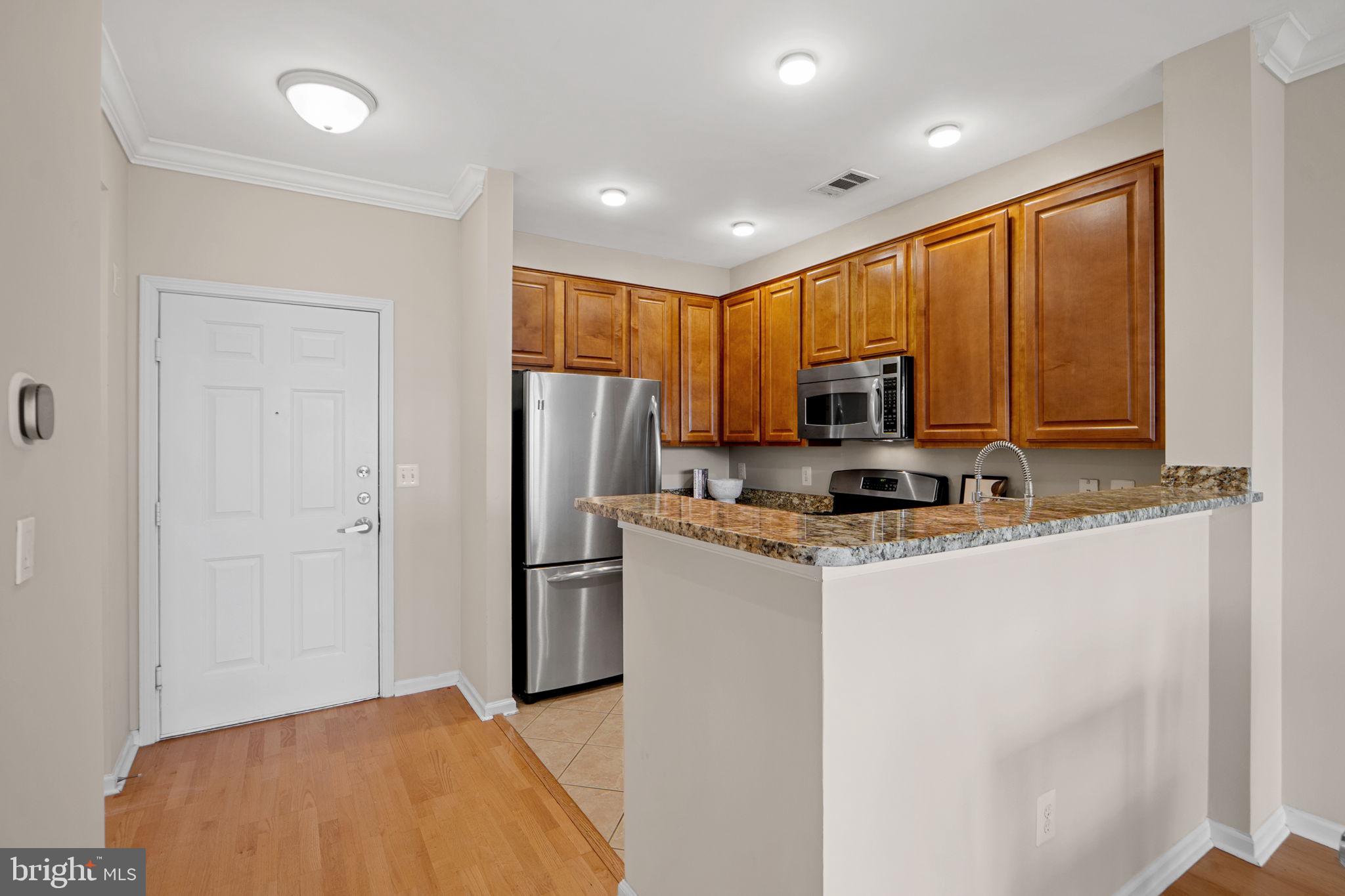 SAVOY AT RESTON TOWN CENTER - Residential