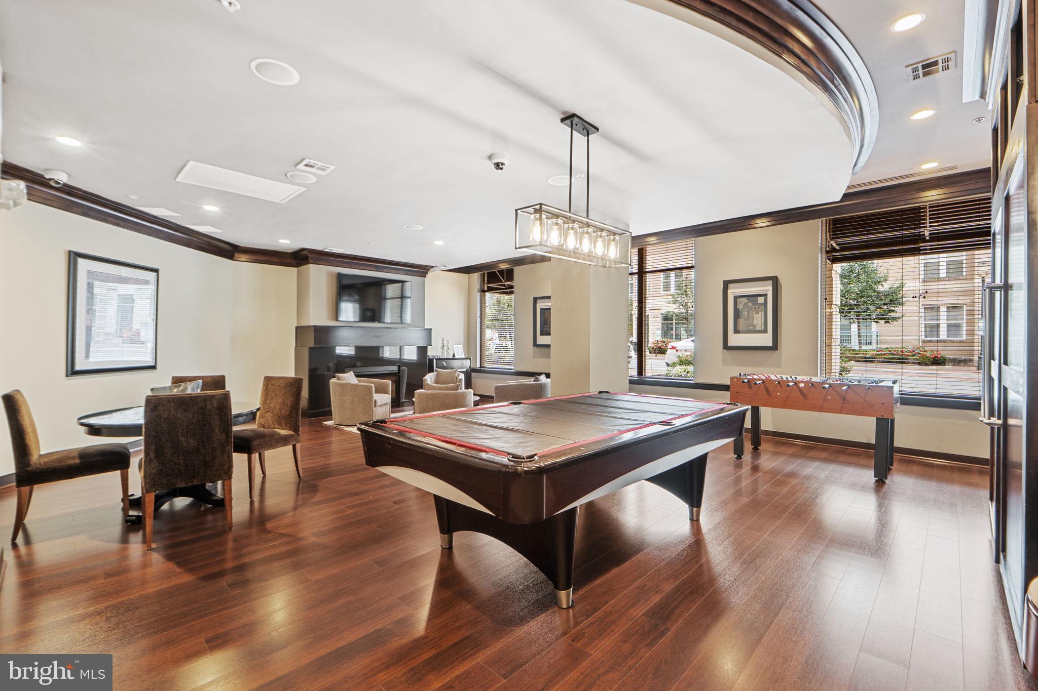 SAVOY AT RESTON TOWN CENTER - Residential