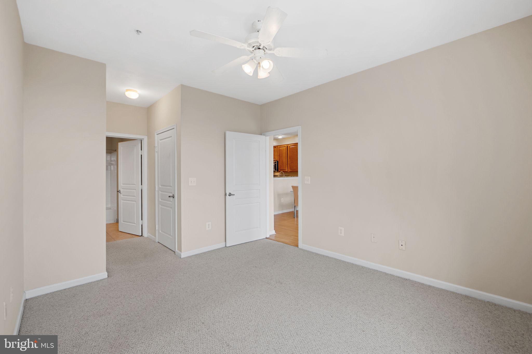 SAVOY AT RESTON TOWN CENTER - Residential