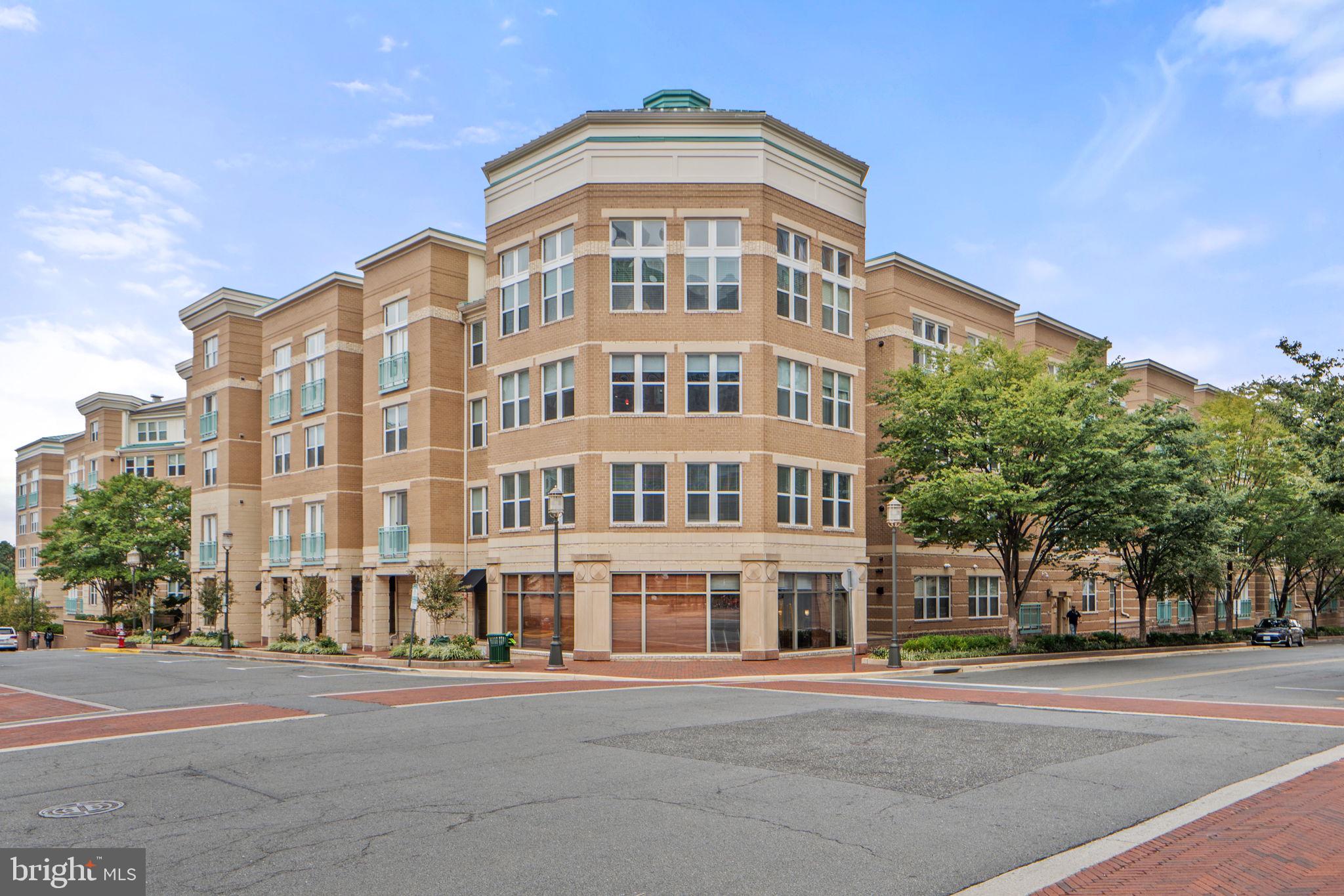 SAVOY AT RESTON TOWN CENTER - Residential