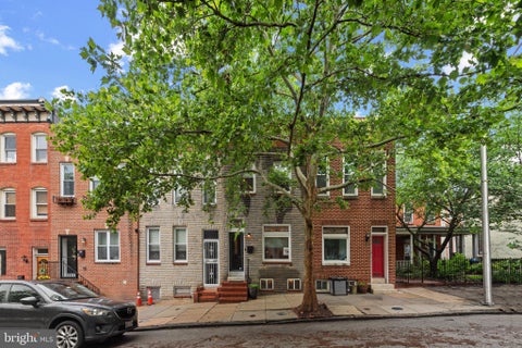 Townhouse For Sale - 222 S Collington Avenue<br/> BALTIMORE, MD 21231