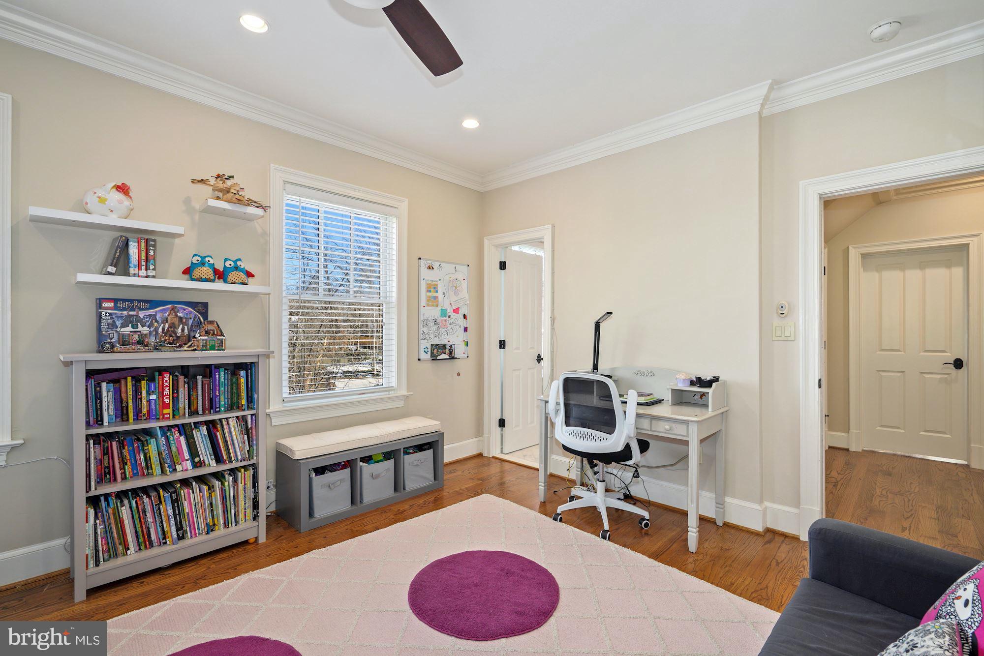 LEE HEIGHTS - Residential