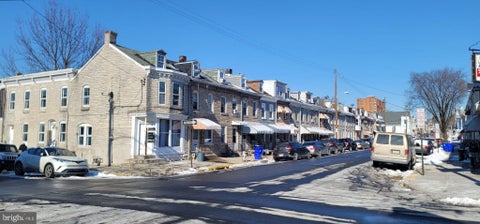 Townhouse For Rent - 348 S 11th Street<br/> READING, PA 19602