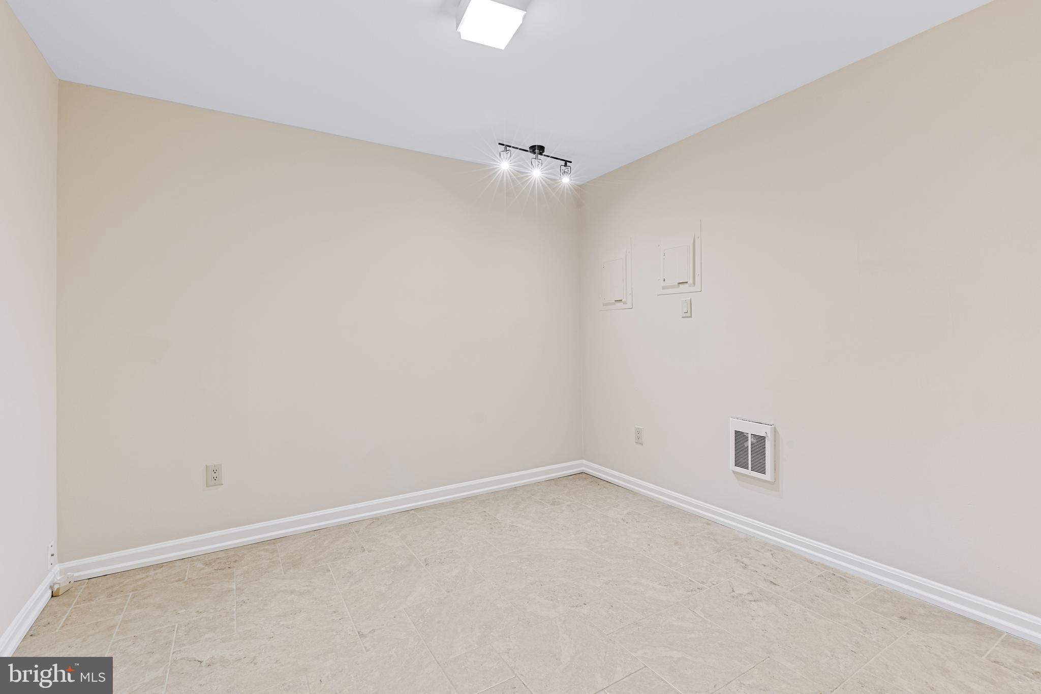 LOVETON FARMS - Residential Lease