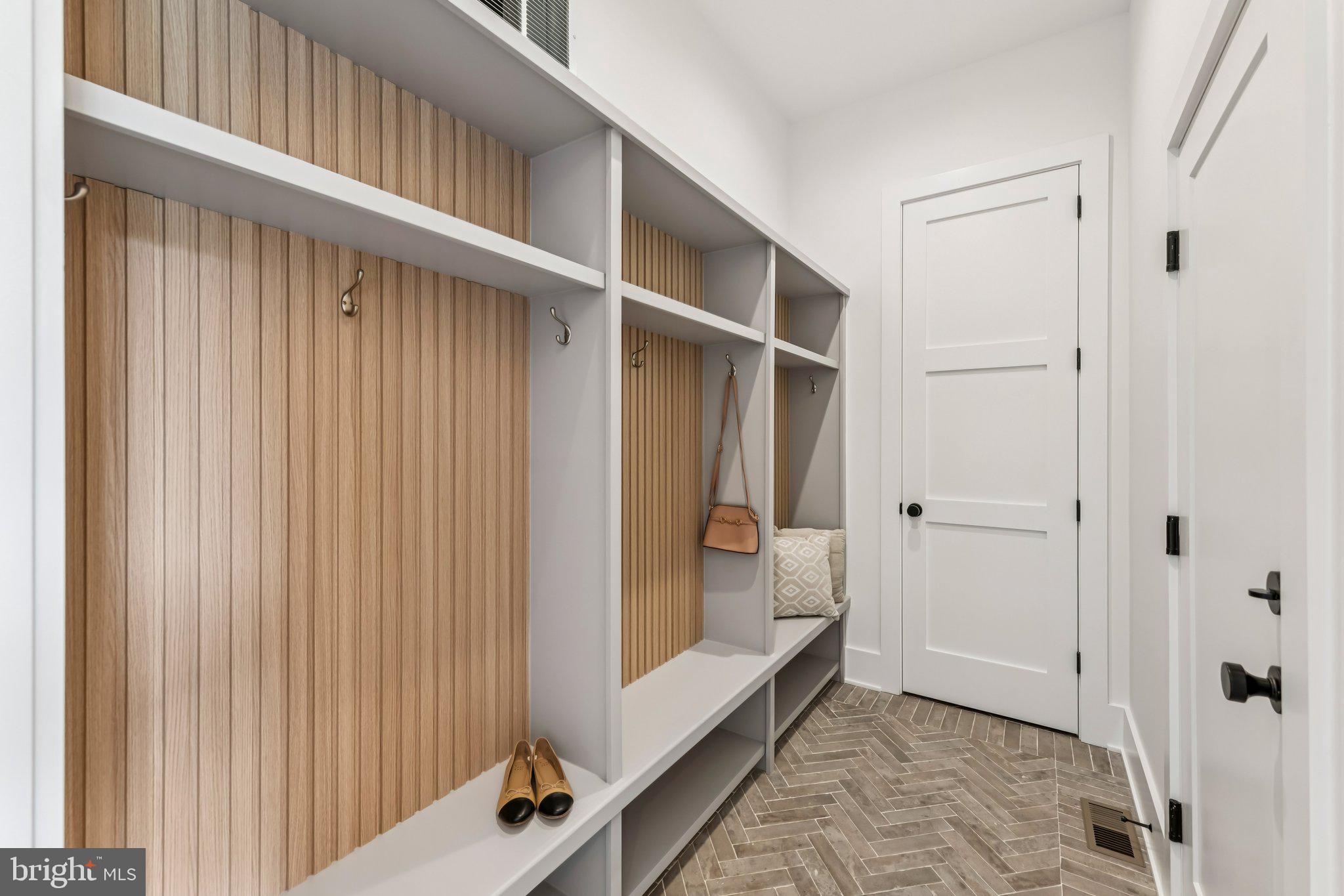 WAYCROFT - WOODLAWN - Residential