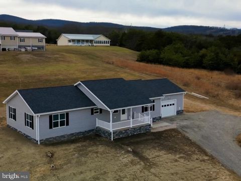 Photo of 10 Earhart Ct, PETERSBURG, WV 26847 (MLS # WVGT2001362)