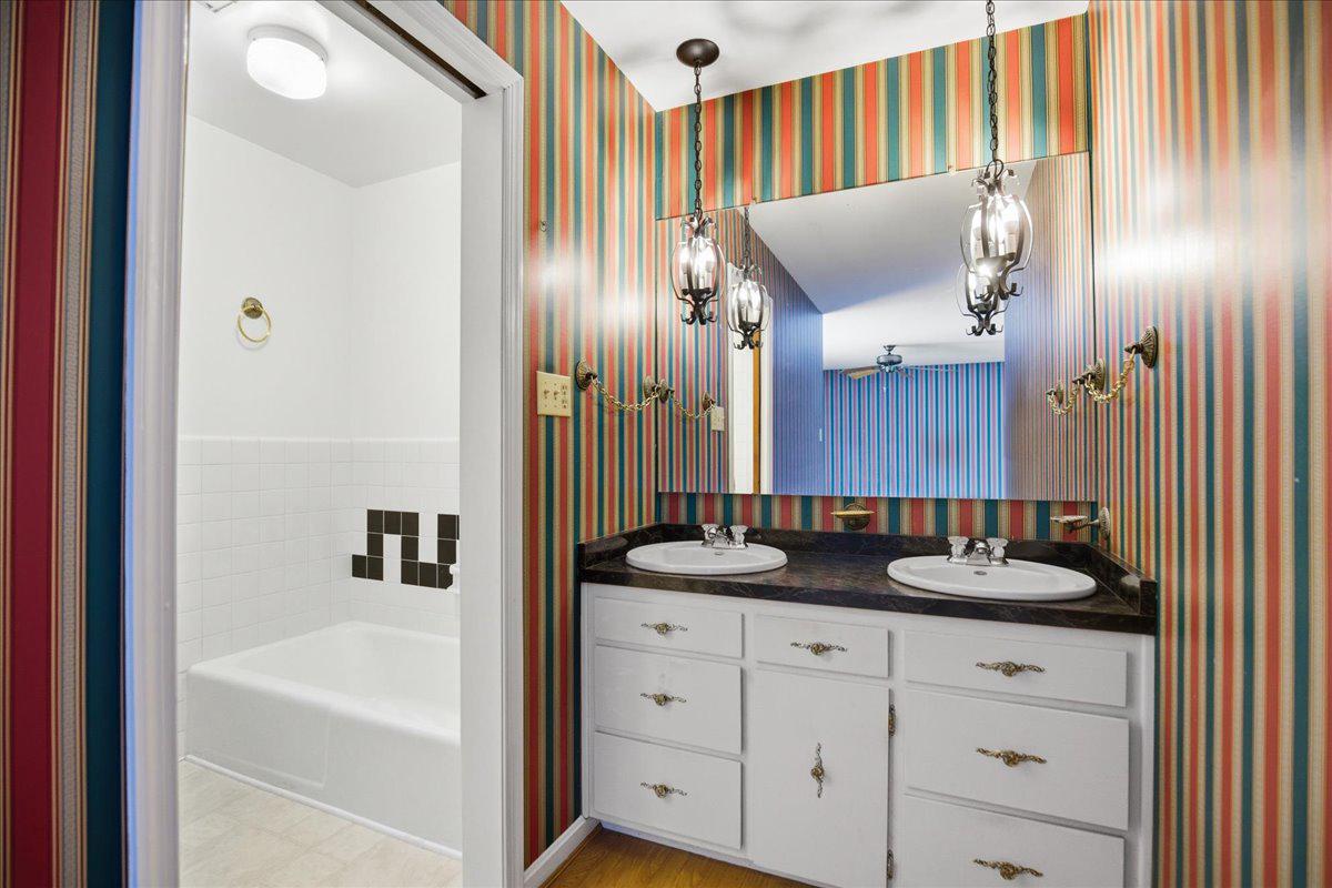 ESPERANZA FARMS - Residential