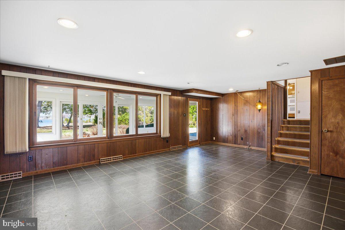 ESPERANZA FARMS - Residential