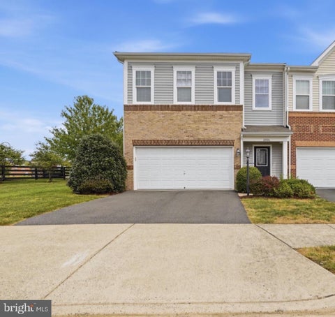 Townhouse For Sale - 22026 Gardenwall Terrace<br/> BROADLANDS, VA 20148