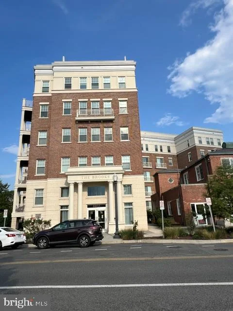 MLS: DCDC2271716