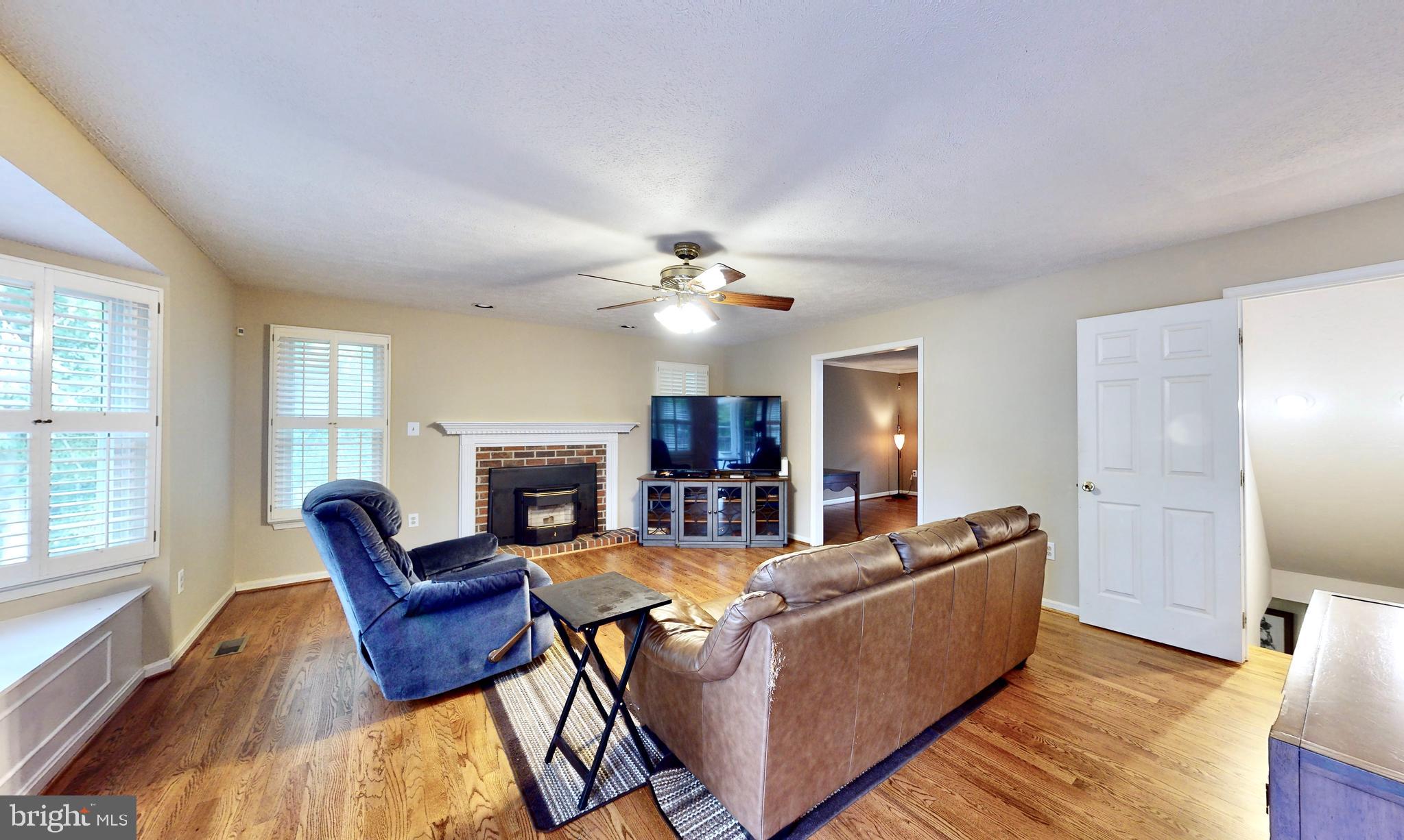 CHAPEL POINT WOODS - Residential