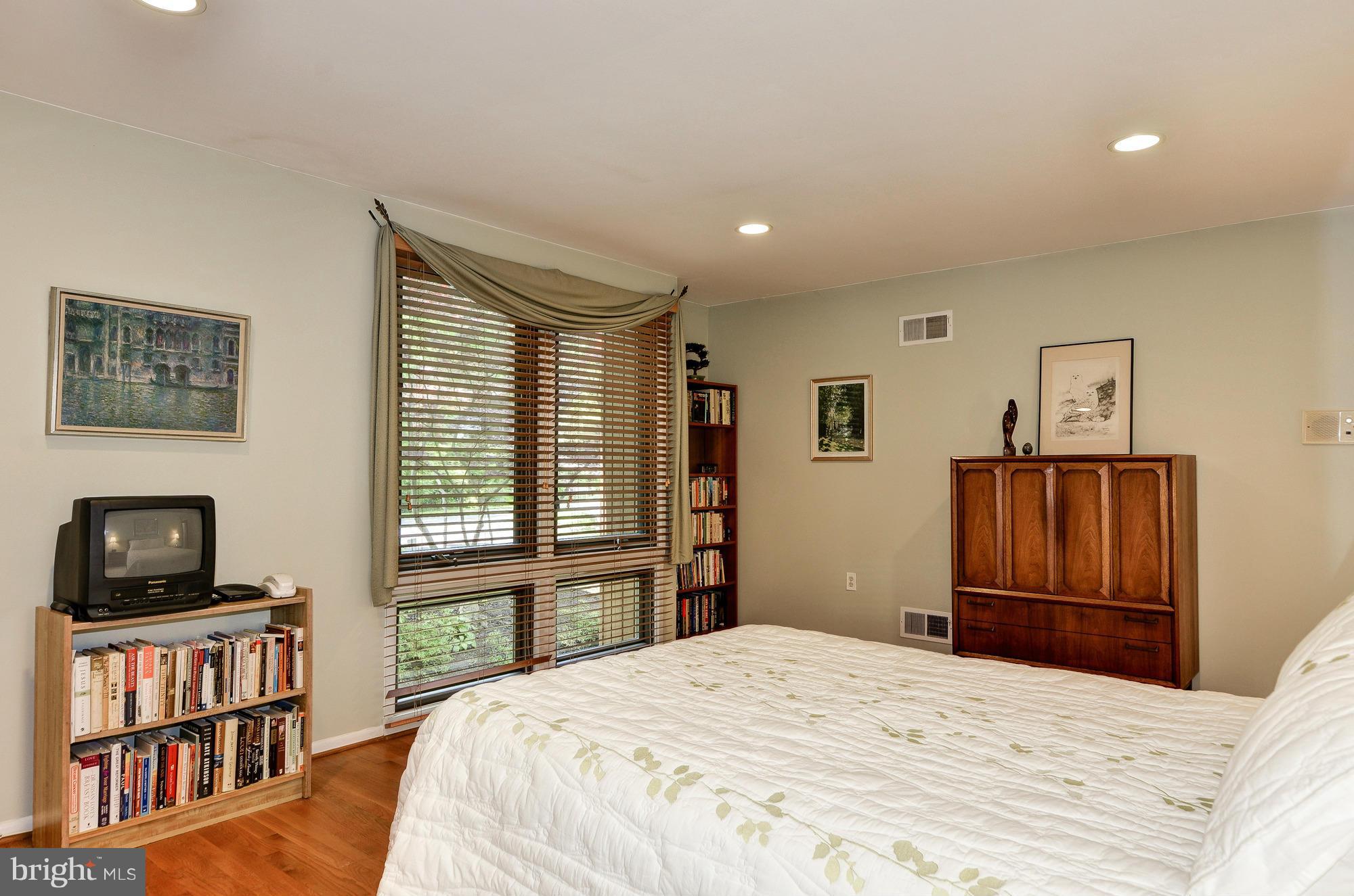 RED COAT WOODS - Residential