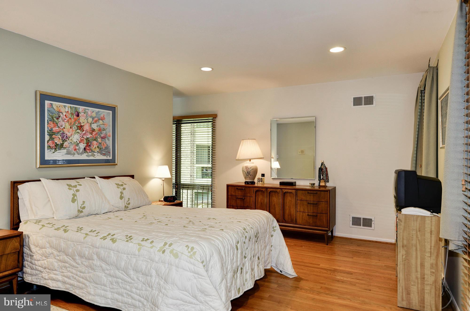 RED COAT WOODS - Residential