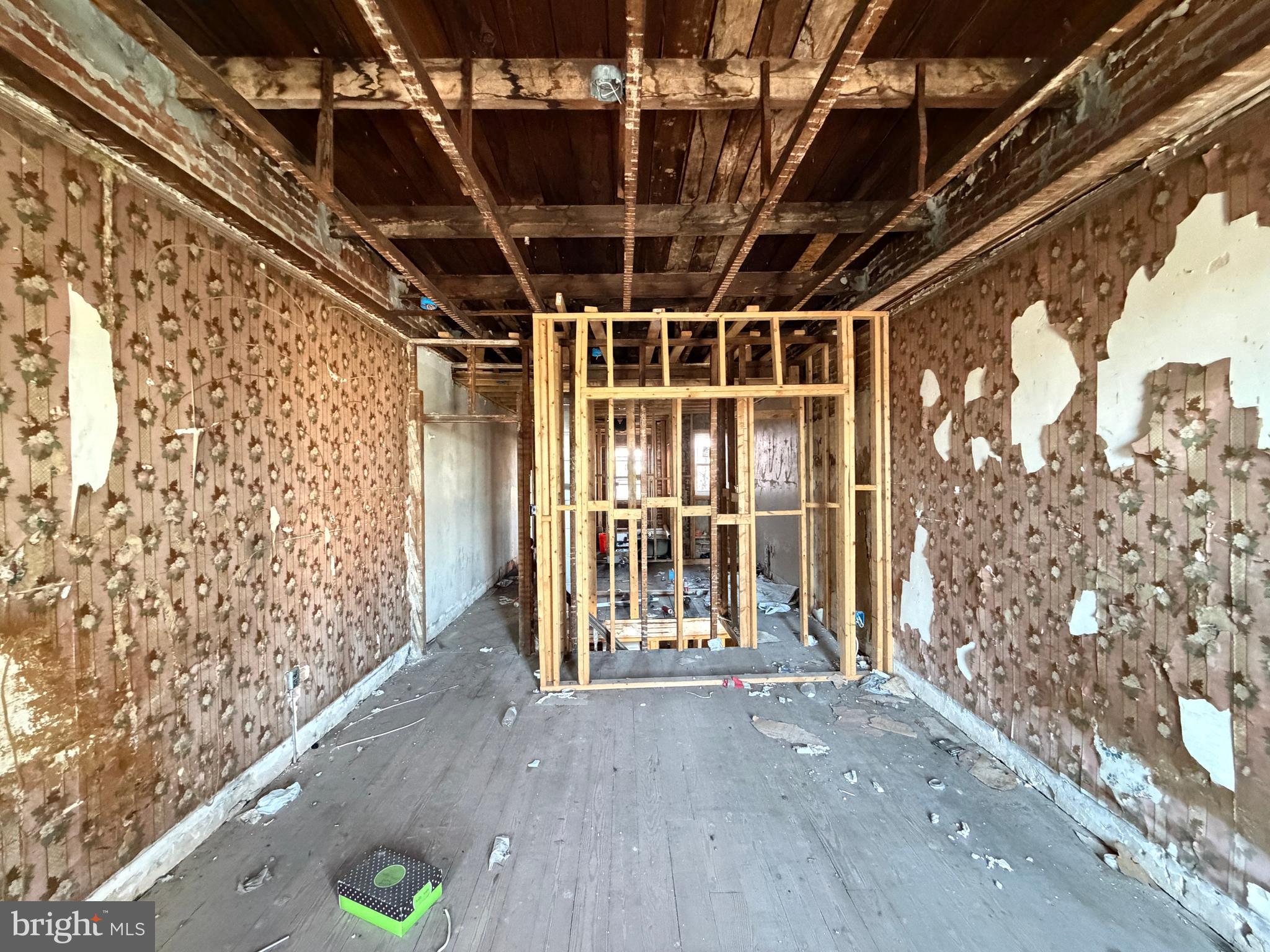 BROADWAY EAST - Residential