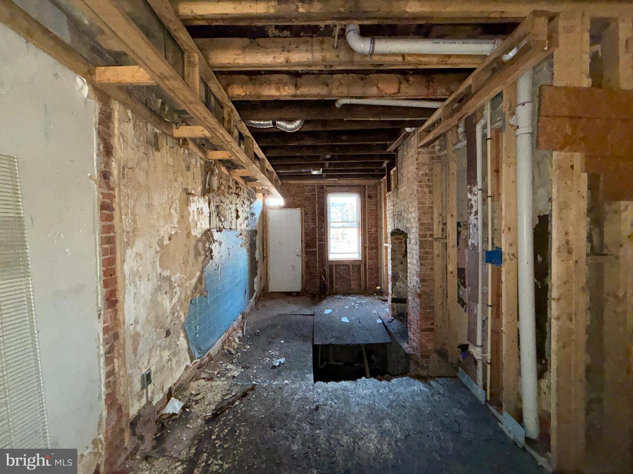 BROADWAY EAST - Residential