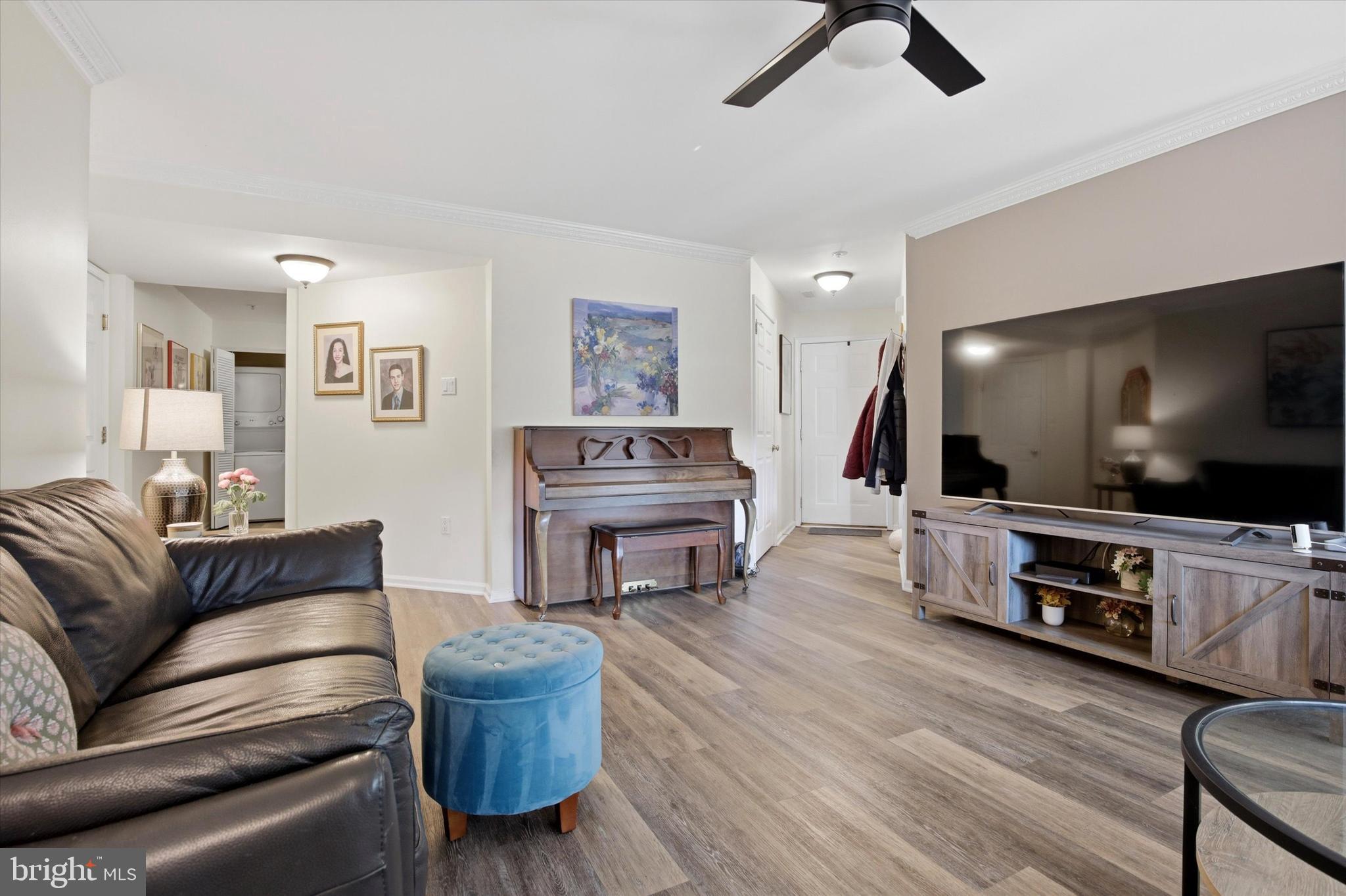 COUNTRY CROSSING - Residential