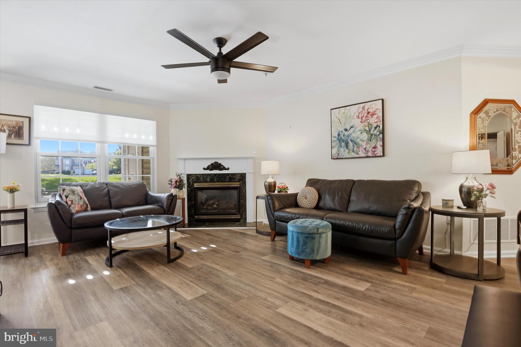 COUNTRY CROSSING - Residential