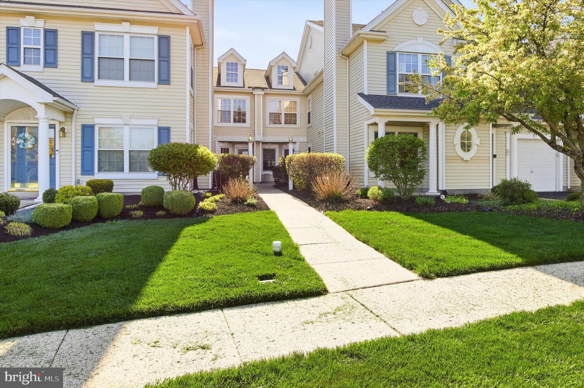 COUNTRY CROSSING - Residential