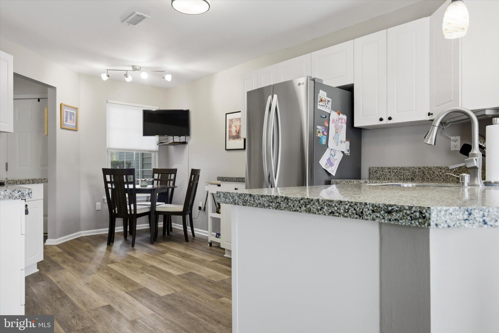 COUNTRY CROSSING - Residential
