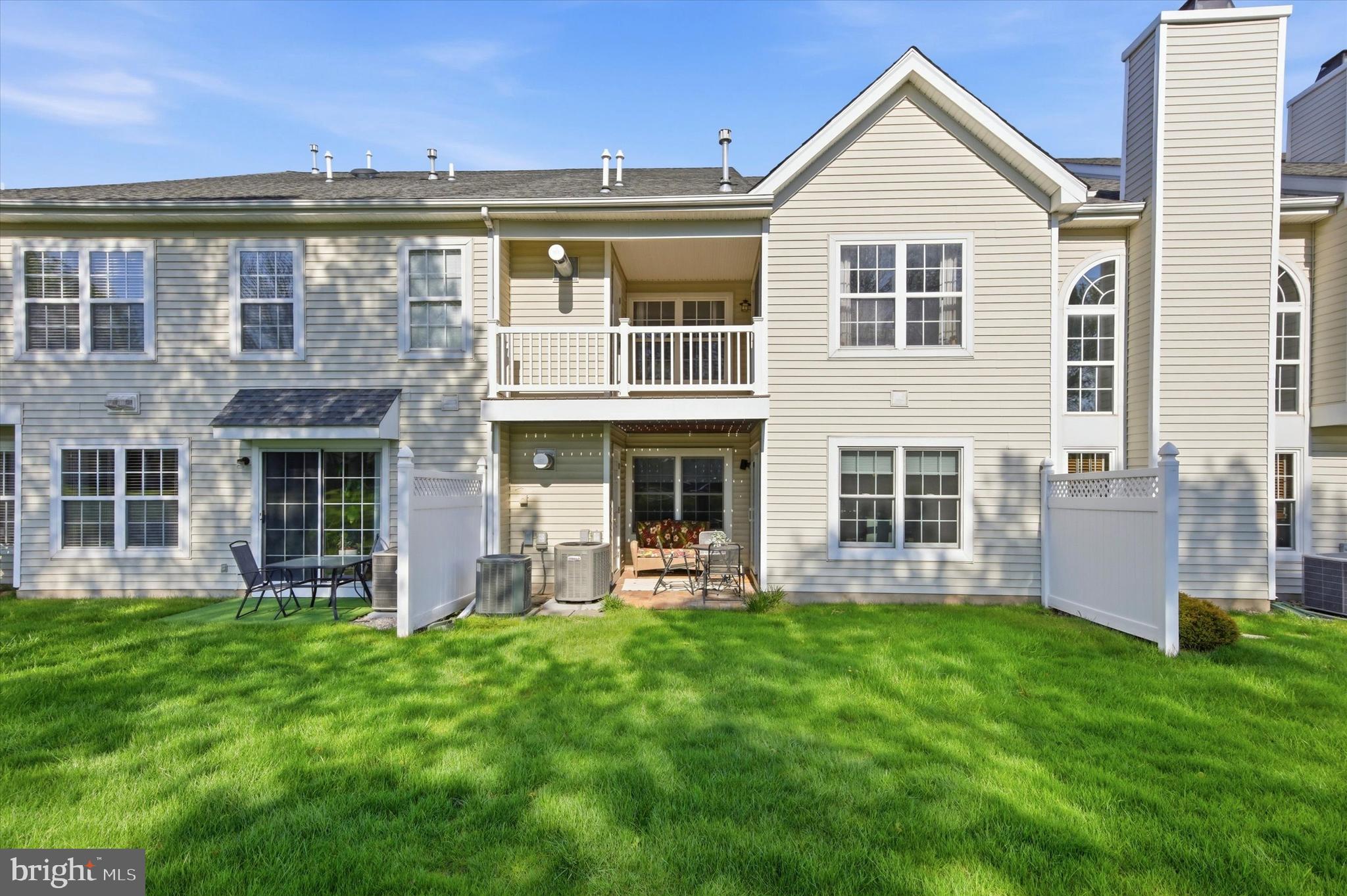 COUNTRY CROSSING - Residential