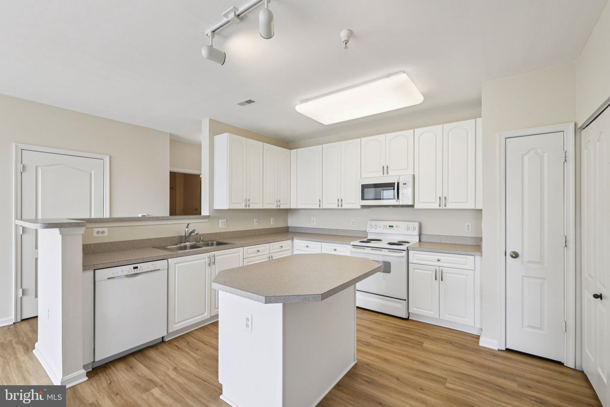 HIGH VIEW AT HUNT VALLEY - Residential