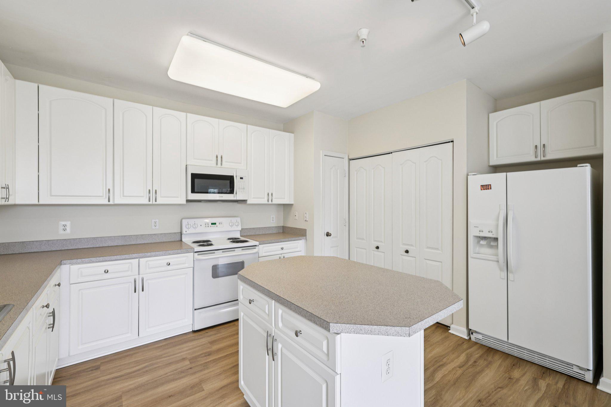 HIGH VIEW AT HUNT VALLEY - Residential