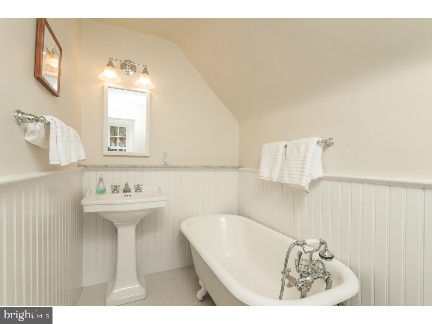 CHESTNUT HILL - Residential