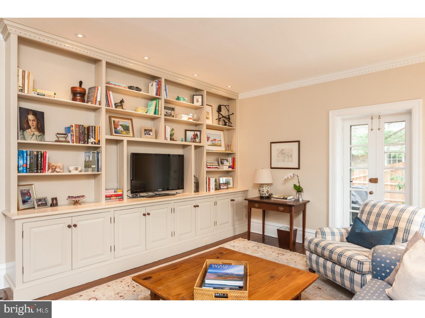 CHESTNUT HILL - Residential