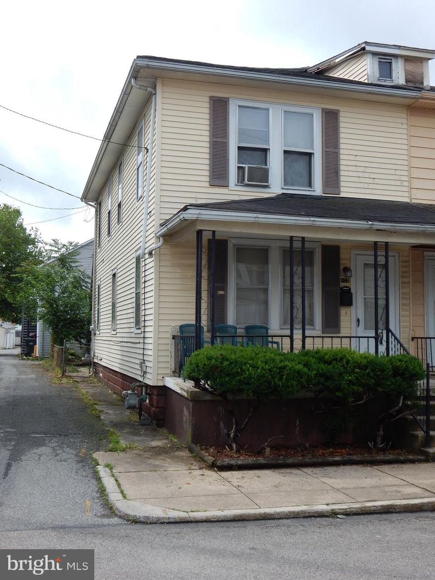 This three bedroom semi-detached home sits on a corner lot on a quiet, one way street. Open living room/dining room, eat-in kitchen, full basement and covered front porch. Convenient East York location,  close to Edison Park.